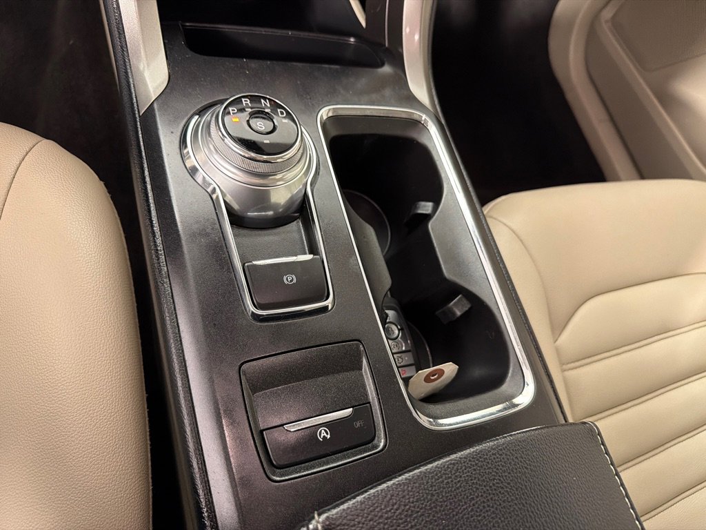 Used 2019 Ford Fusion SEL FWD image 18