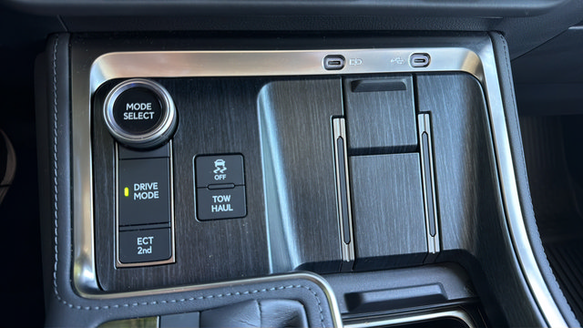 Used 2025 Lexus GX 550 w/ Accessory Package (2T) AWD/4WD image 15