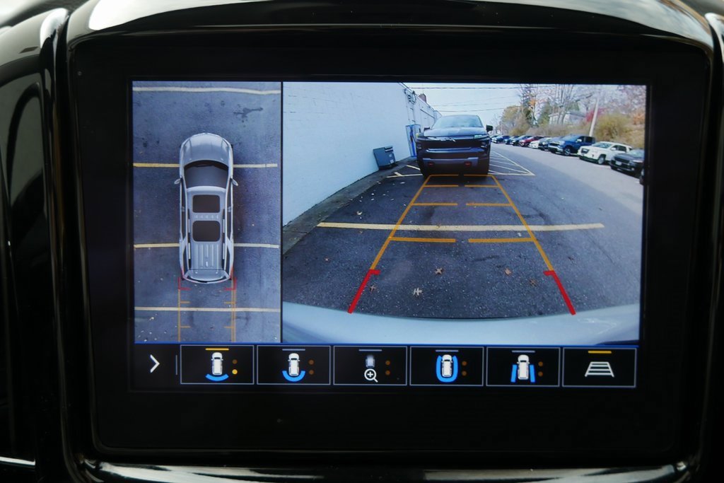 Used 2021 Chevrolet Traverse RS image 16