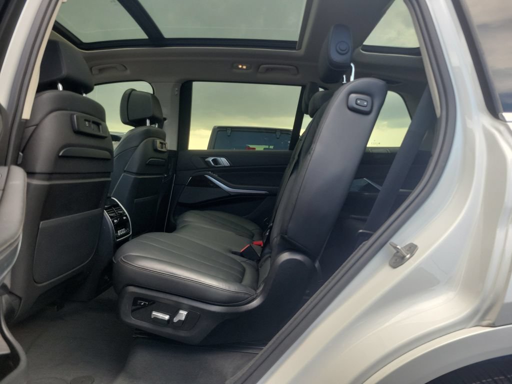 Used 2020 BMW X7 xDrive40i w/ Premium Package AWD/4WD image 11