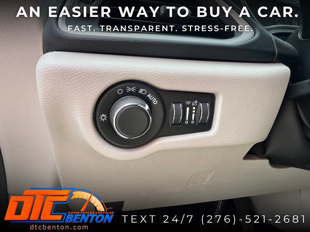 Used 2021 Chrysler Voyager Lxi FWD image 11