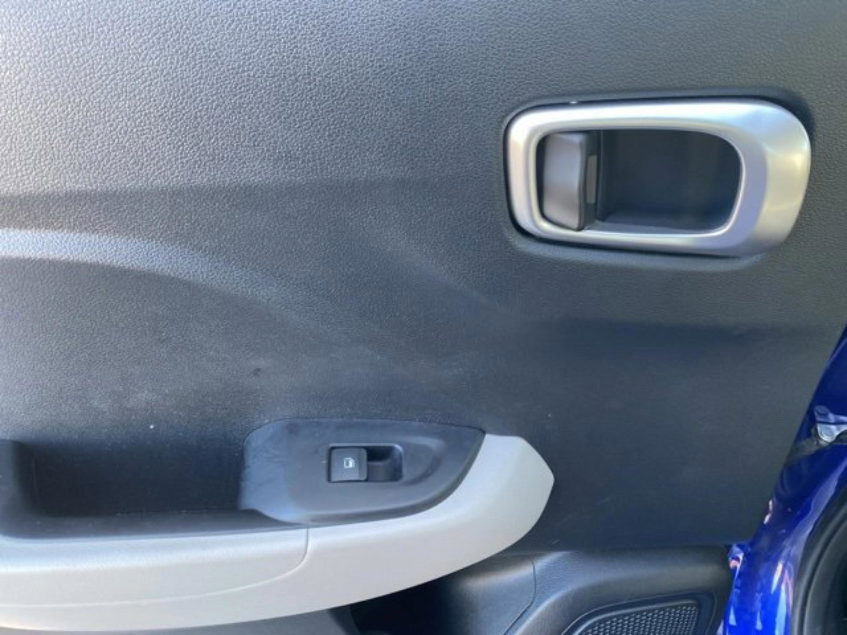 Used 2023 Hyundai Venue SEL image 27