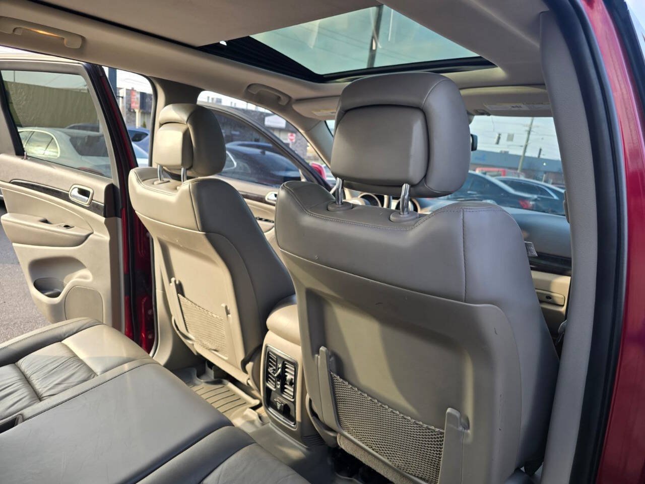 Used 2013 Jeep Grand Cherokee Laredo AWD/4WD image 28