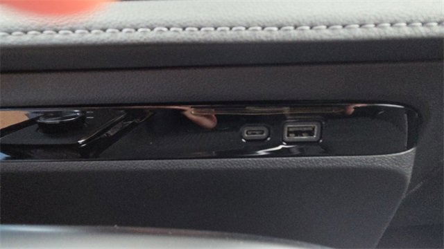 New 2026 Buick Enclave Preferred w/ LPO, Floor Liner Package image 33