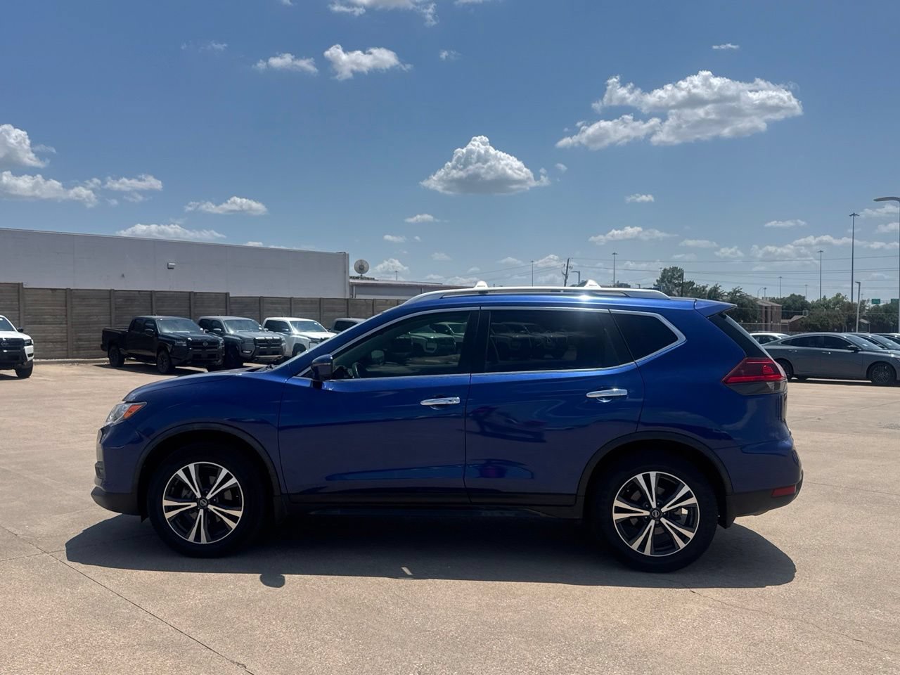 Used 2019 Nissan Rogue SV w/ Sun & Sound Touring Package FWD image 13