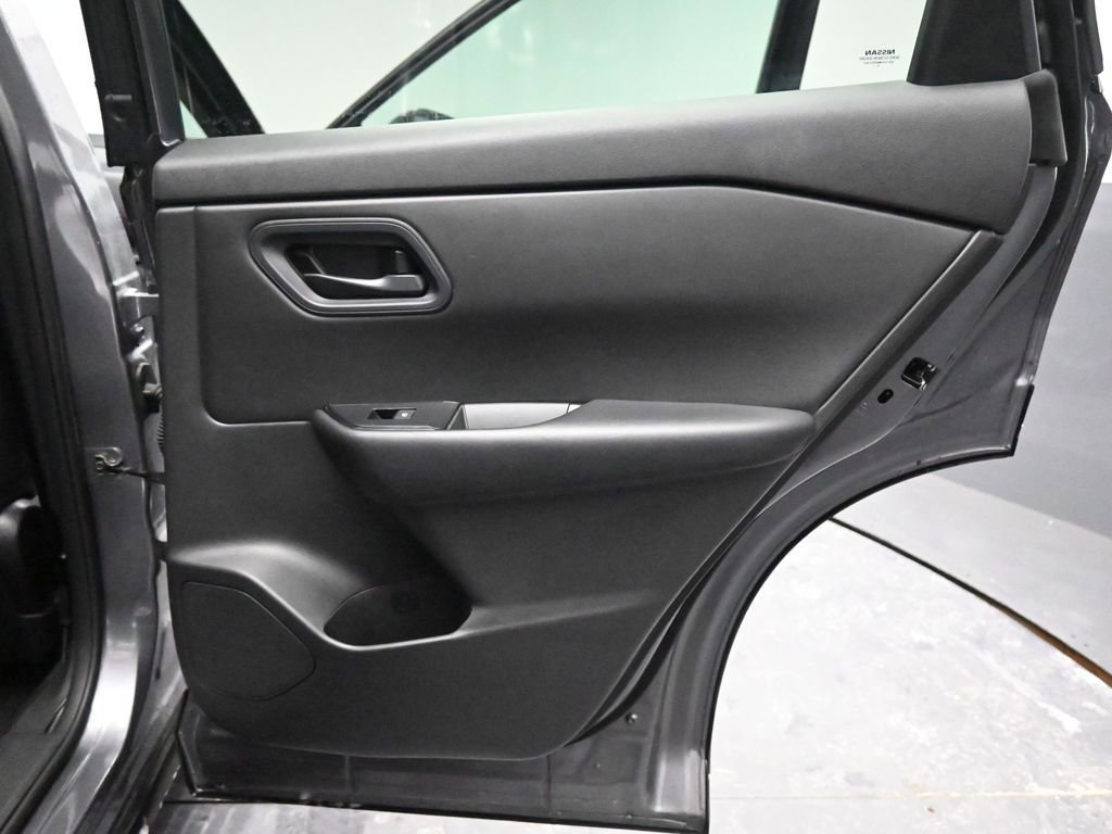 Used 2024 Nissan Rogue S image 21