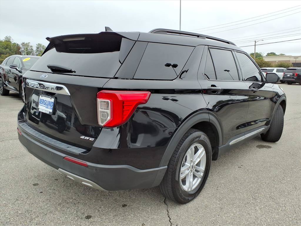 Used 2022 Ford Explorer XLT w/ Equipment Group 202A AWD/4WD image 4