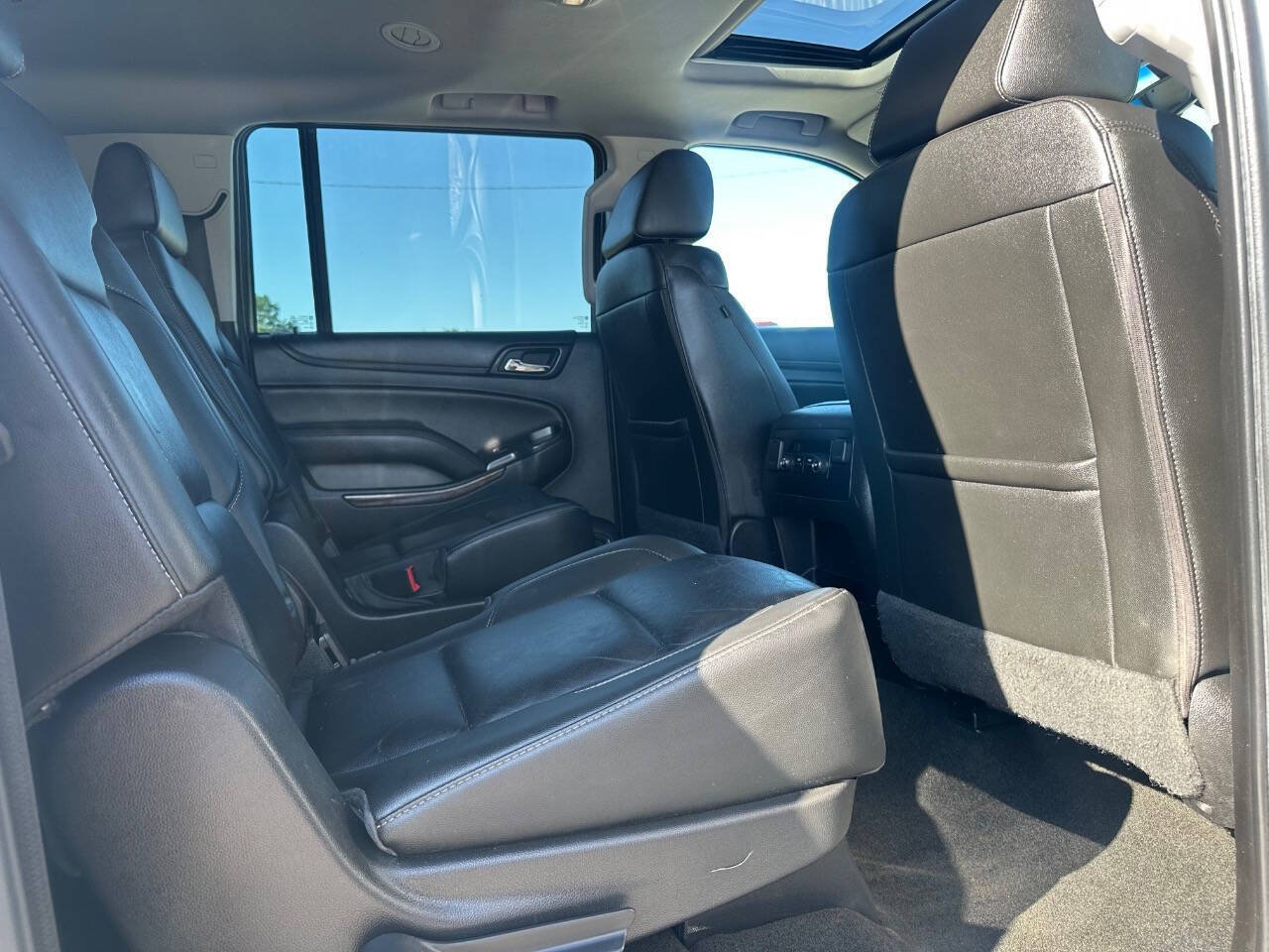 Used 2018 Chevrolet Suburban LT AWD/4WD image 25