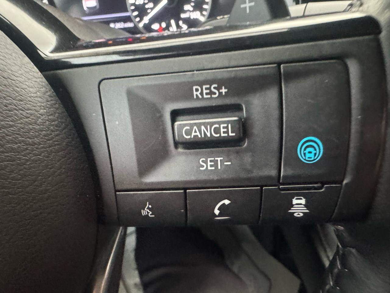 Used 2023 Nissan Pathfinder SL AWD/4WD image 18