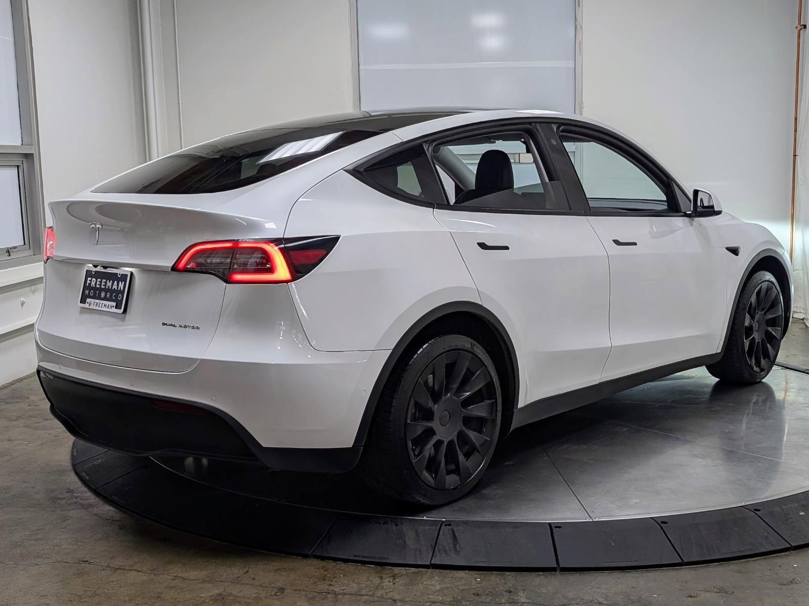 Used 2020 Tesla Model Y Long Range image 8