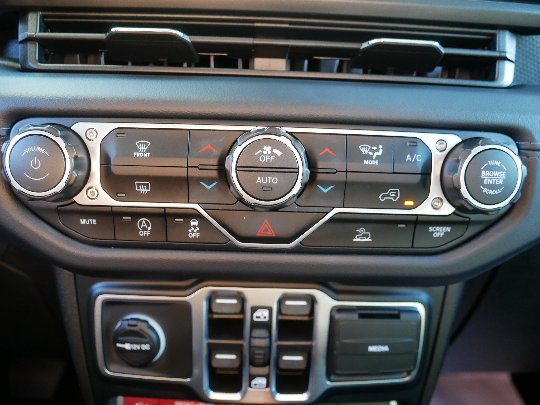 Used 2026 Jeep Wrangler Unlimited Rubicon AWD/4WD image 23