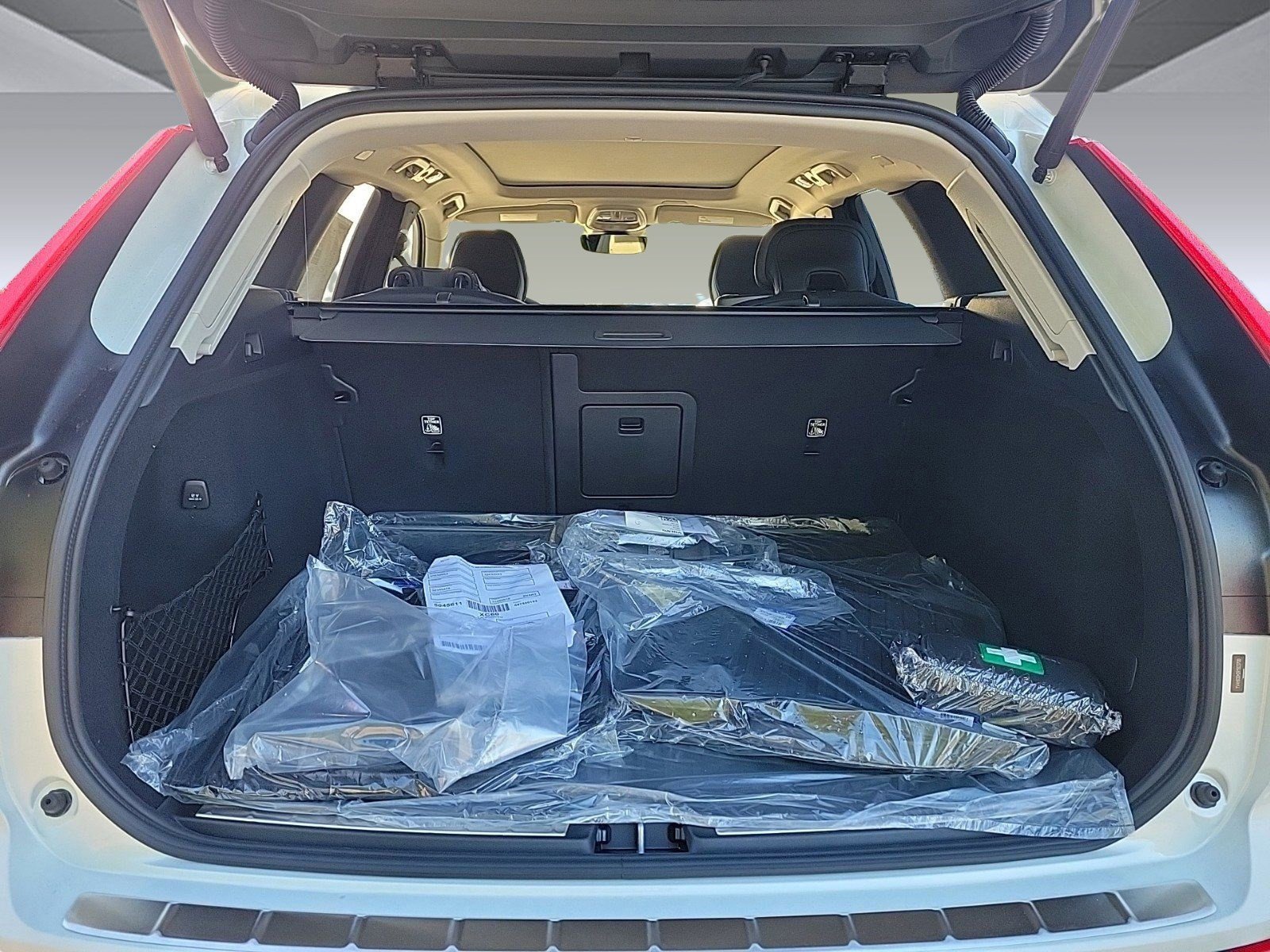 New 2024 Volvo XC60 T8 Ultimate w/ Protection Package Premier image 38