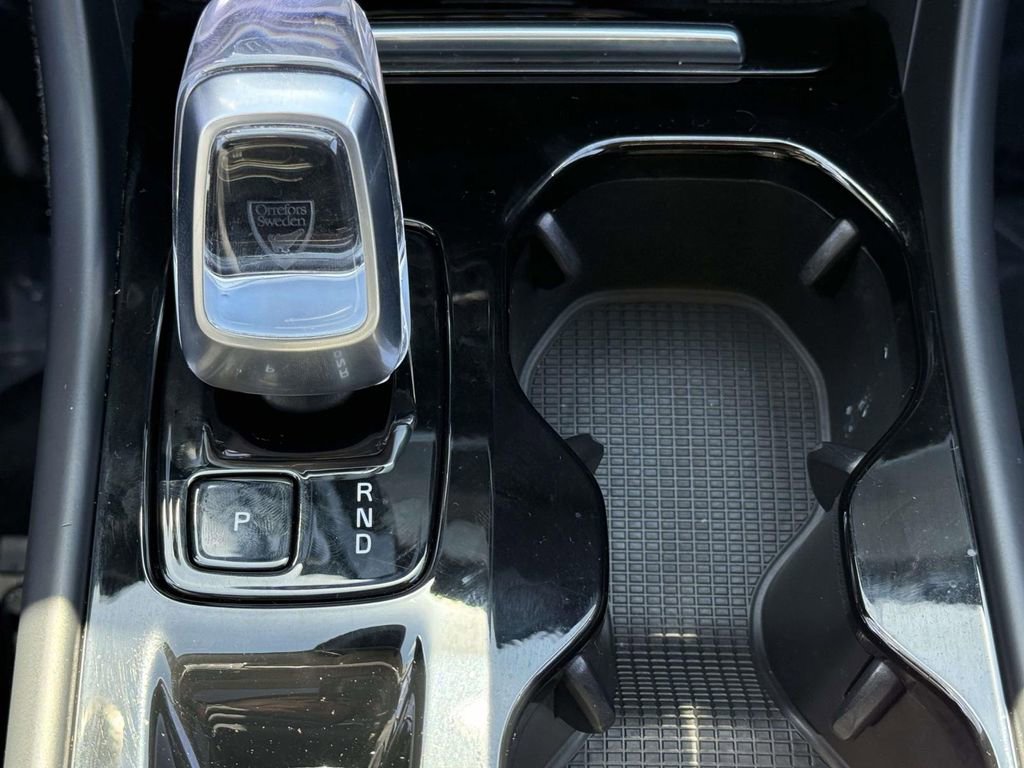 Used 2024 Volvo XC40 B5 Plus w/ Climate Package AWD/4WD image 23