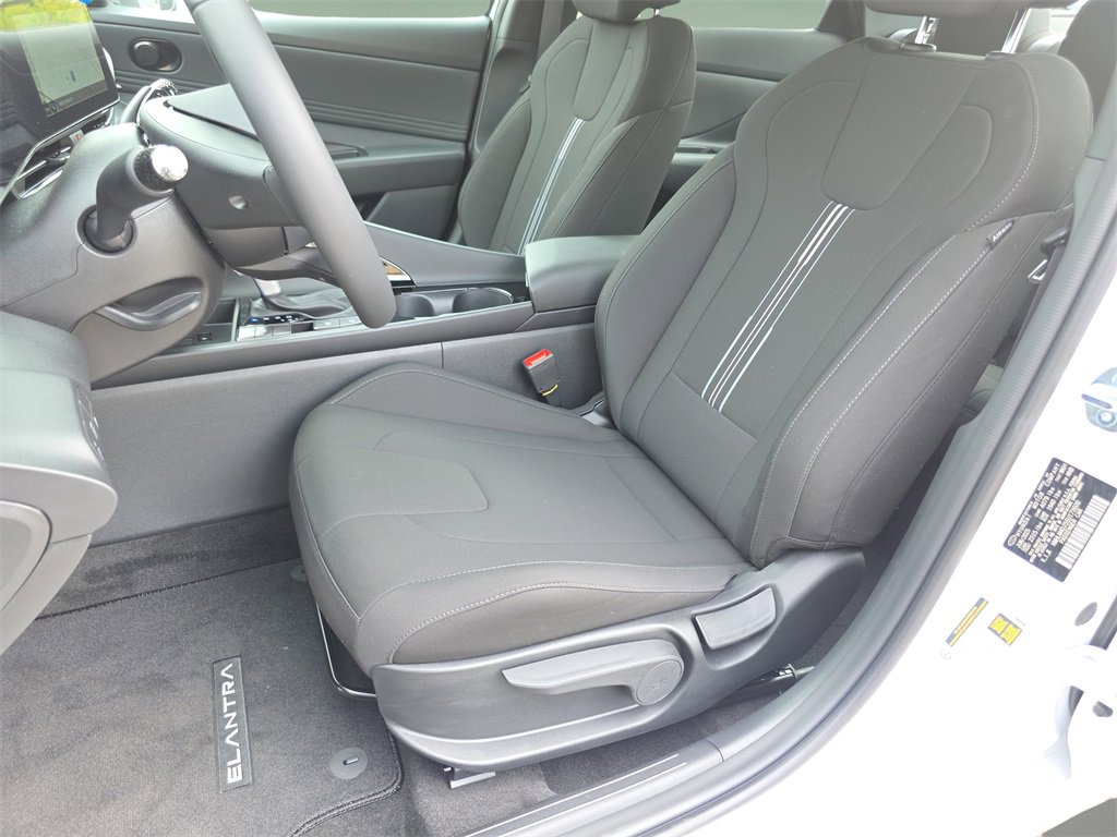 New 2025 Hyundai Elantra SEL image 19