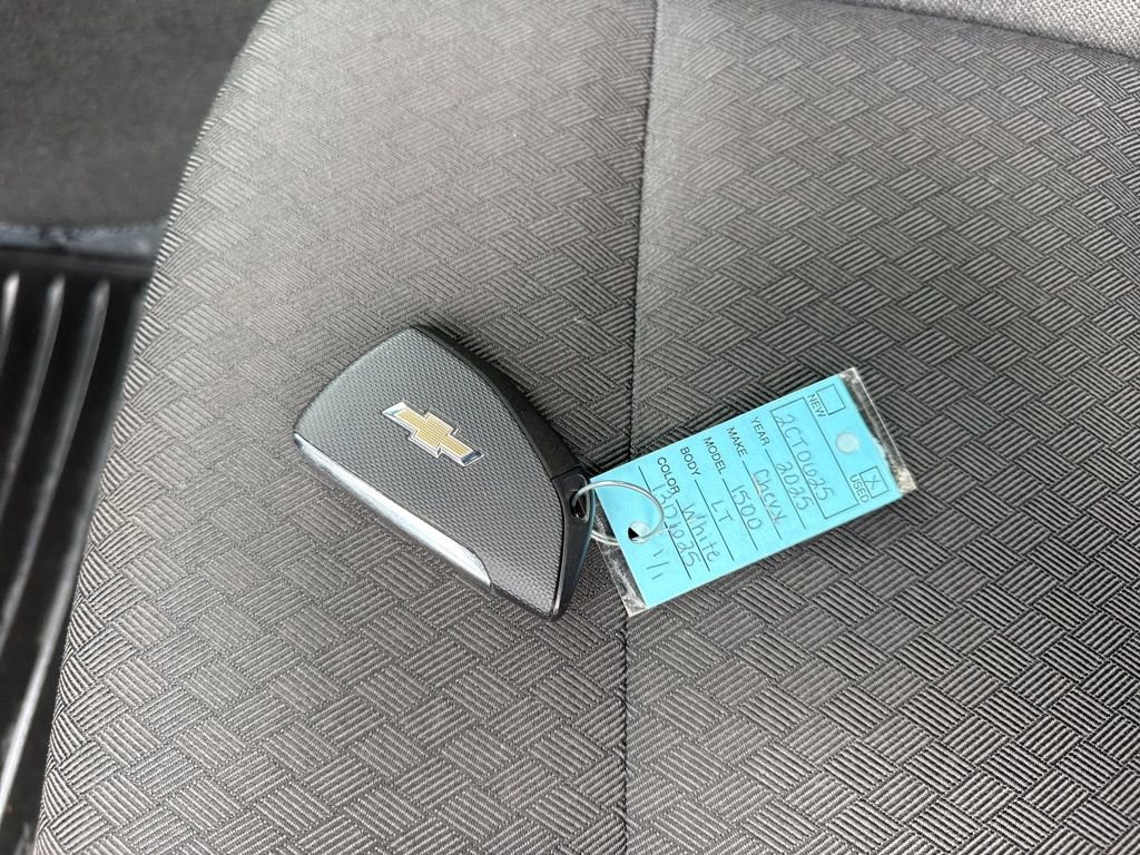 Used 2025 Chevrolet Silverado 1500 LT image 38