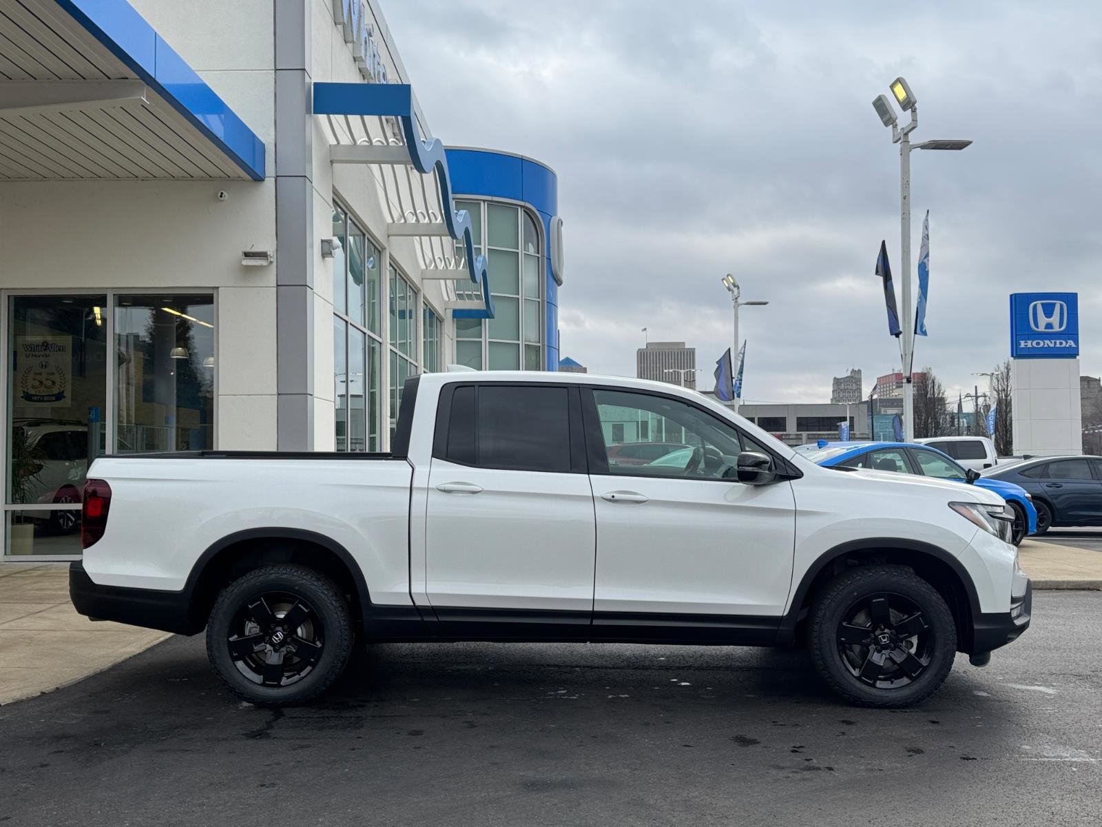 New 2026 Honda Ridgeline Black Edition image 2