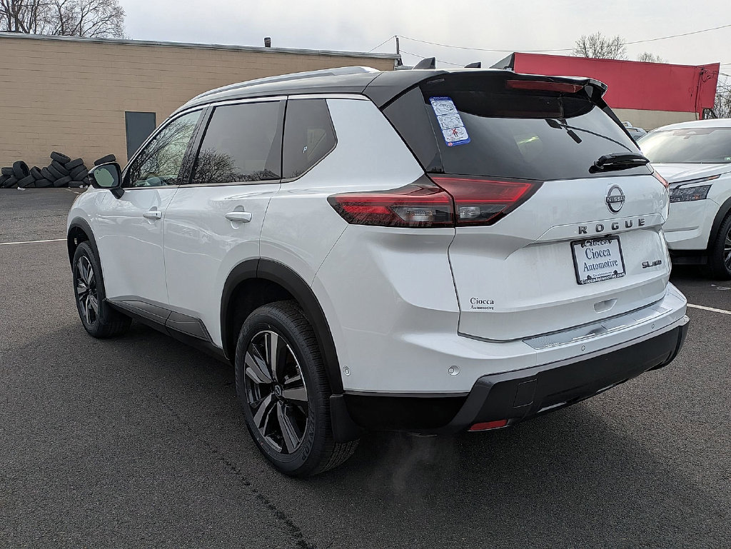 New 2025 Nissan Rogue SL w/ Tech Package AWD/4WD image 5