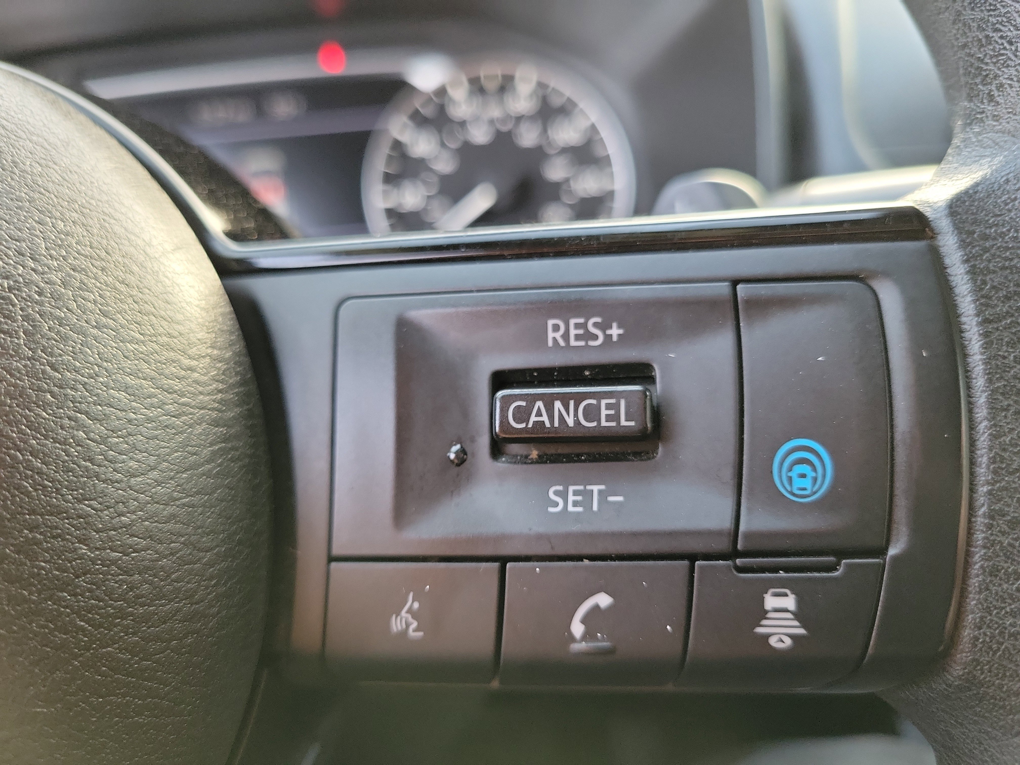 Used 2023 Nissan Rogue SV image 8