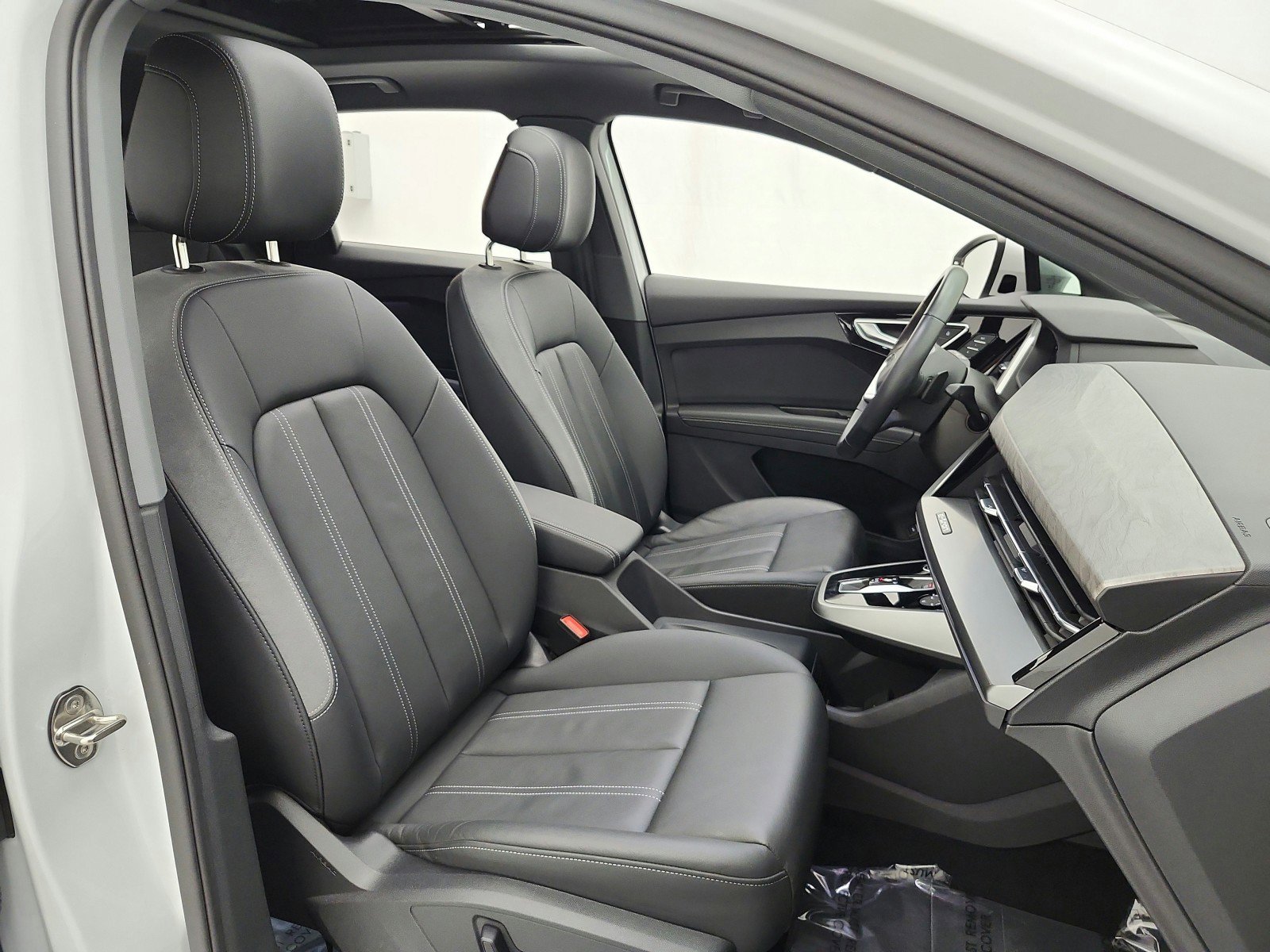 Used 2024 Audi Q4 e-tron Premium Plus image 26