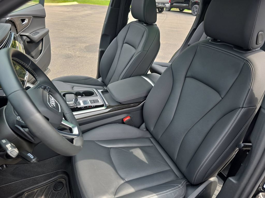 Used 2025 Audi Q7 2.0T Premium w/ Convenience Package AWD/4WD image 18
