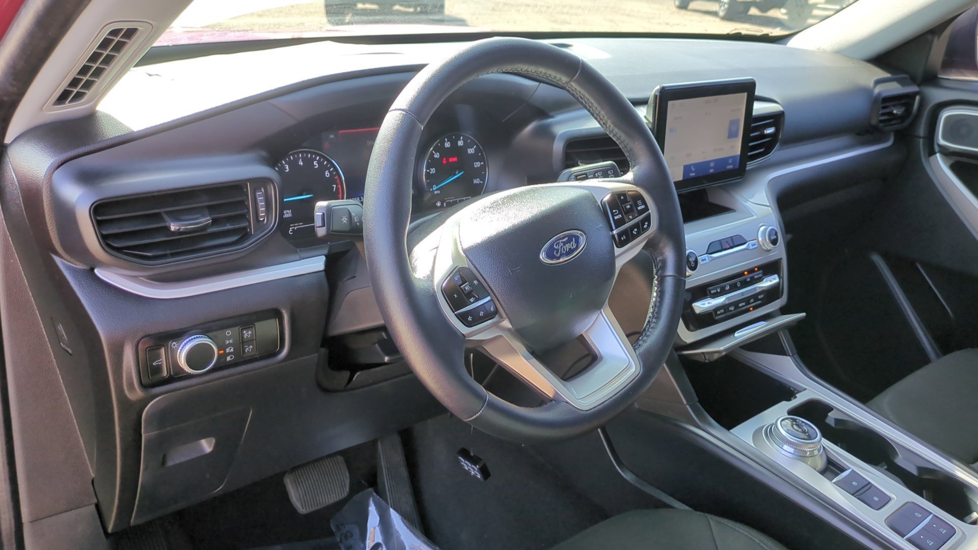 Used 2023 Ford Explorer XLT image 15