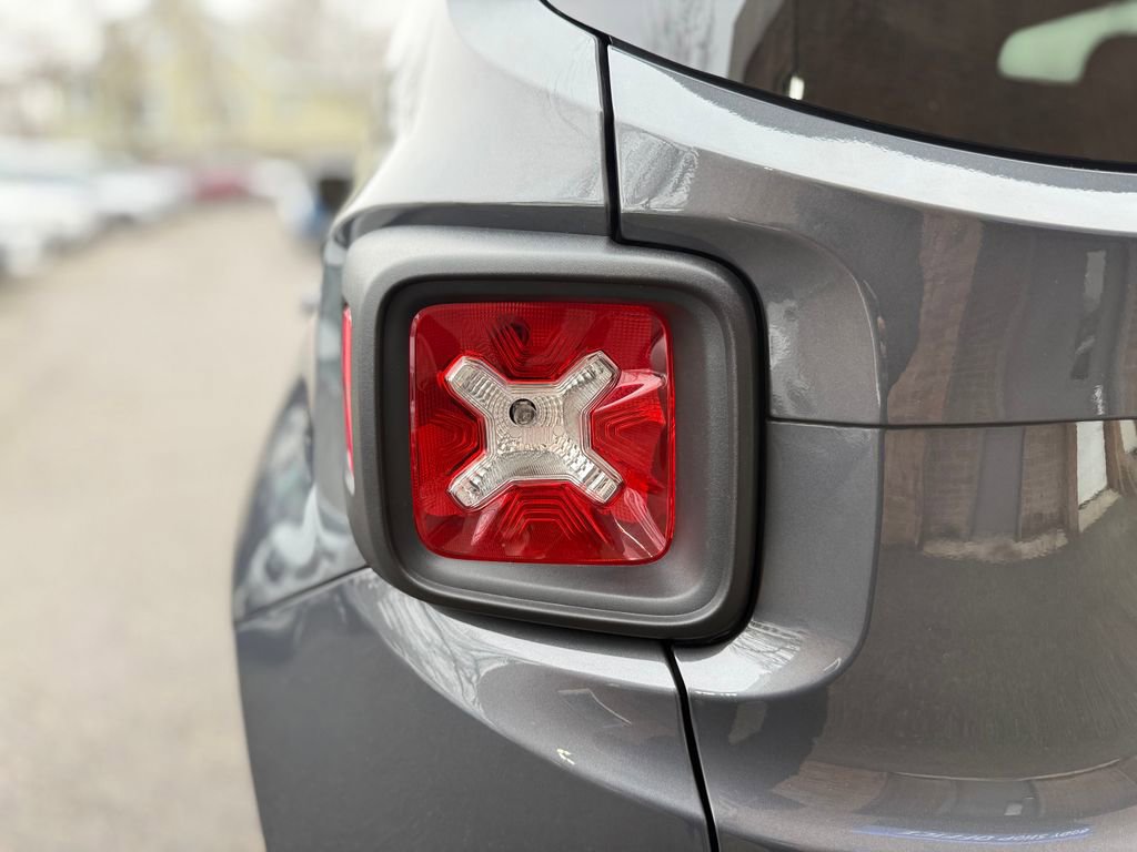 Used 2022 Jeep Renegade Latitude w/ Convenience Group image 31