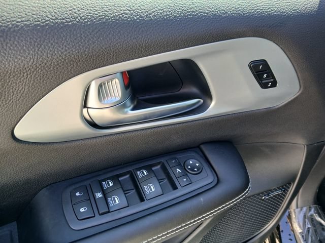 New 2026 Chrysler Pacifica Limited w/ Uconnect Theater Family Group FWD image 15