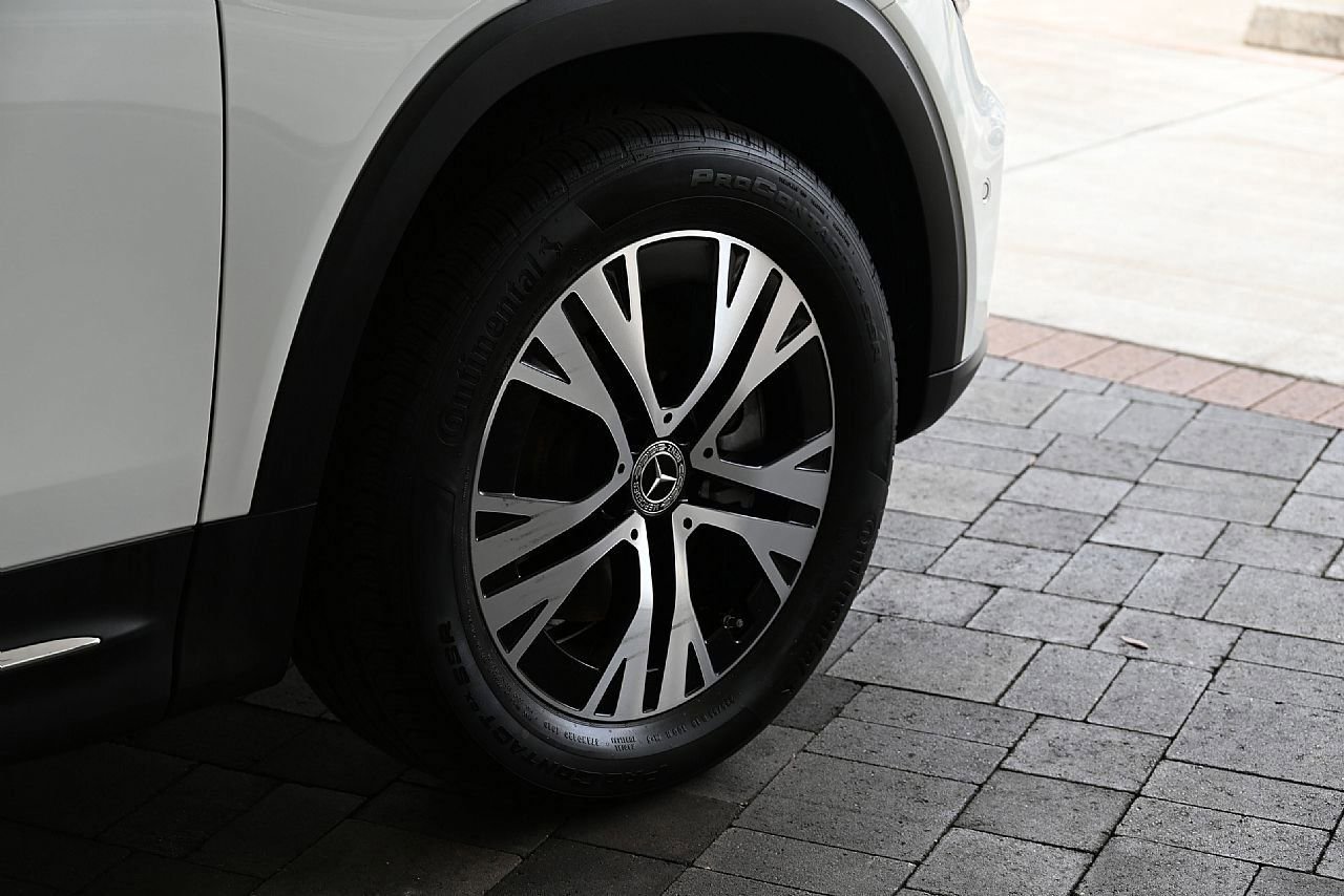 Certified 2025 Mercedes-Benz GLB 250 4MATIC image 6