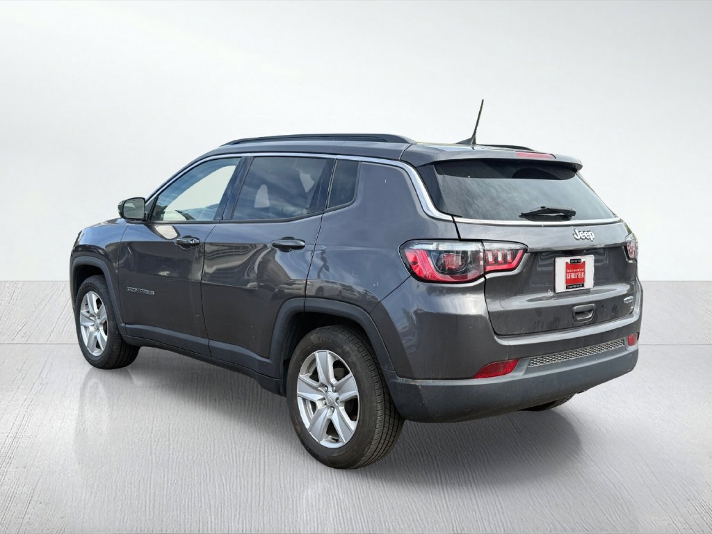 Used 2022 Jeep Compass Latitude FWD image 4