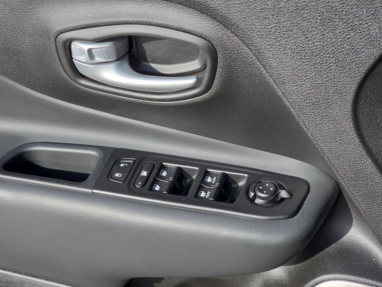 Used 2023 Jeep Renegade Latitude image 36