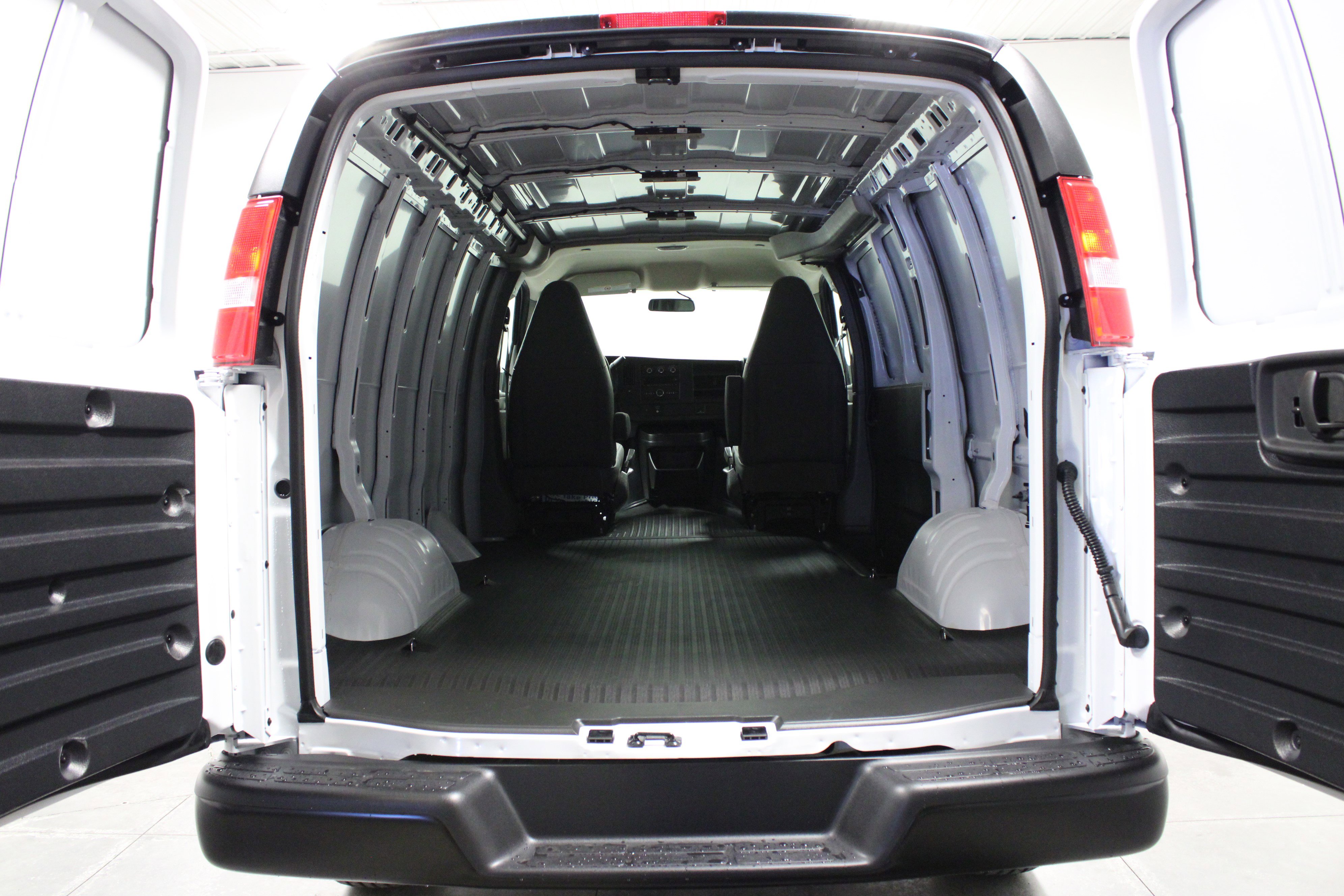 New 2026 GMC Savana 2500 RWD image 13