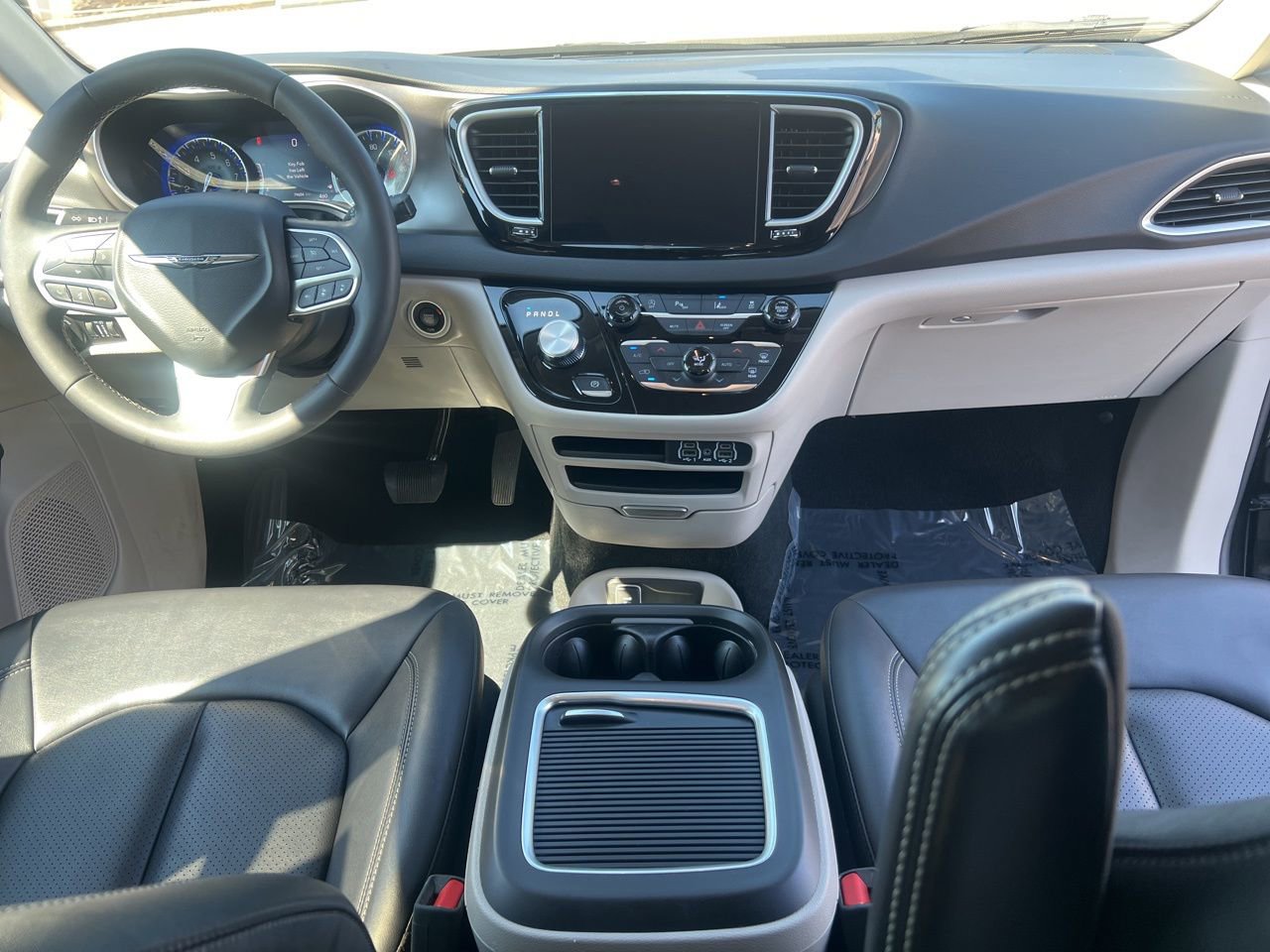 Used 2024 Chrysler Pacifica Touring-L image 23