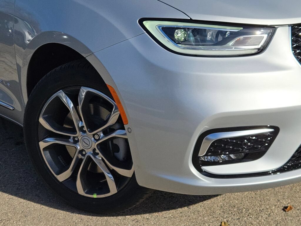 New 2026 Chrysler Pacifica Pinnacle AWD/4WD image 5