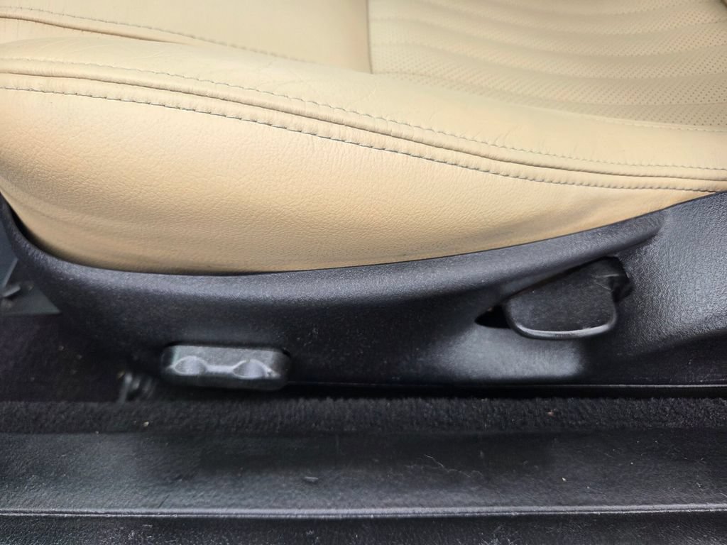 Used 2004 Ford Thunderbird RWD image 5