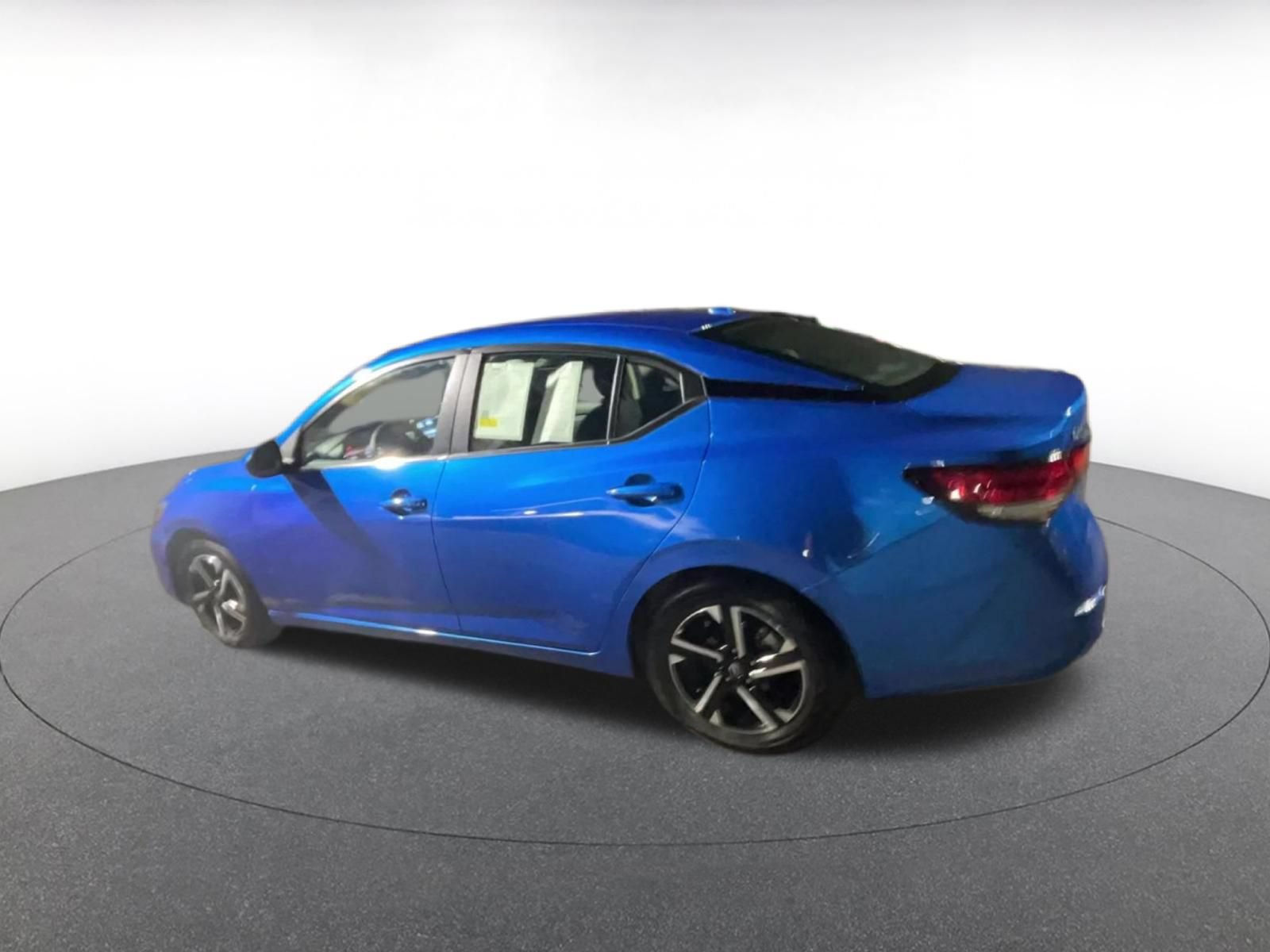 Used 2025 Nissan Sentra SV FWD image 10