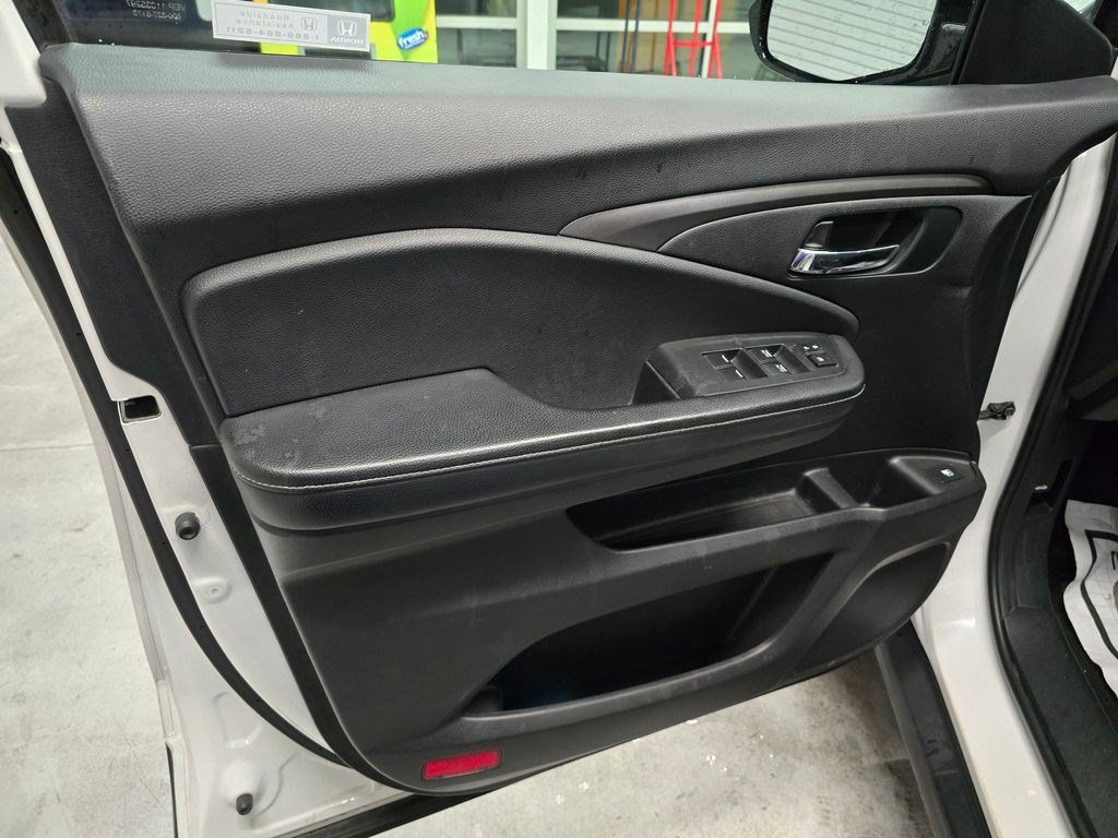 Used 2023 Honda Ridgeline Sport image 14