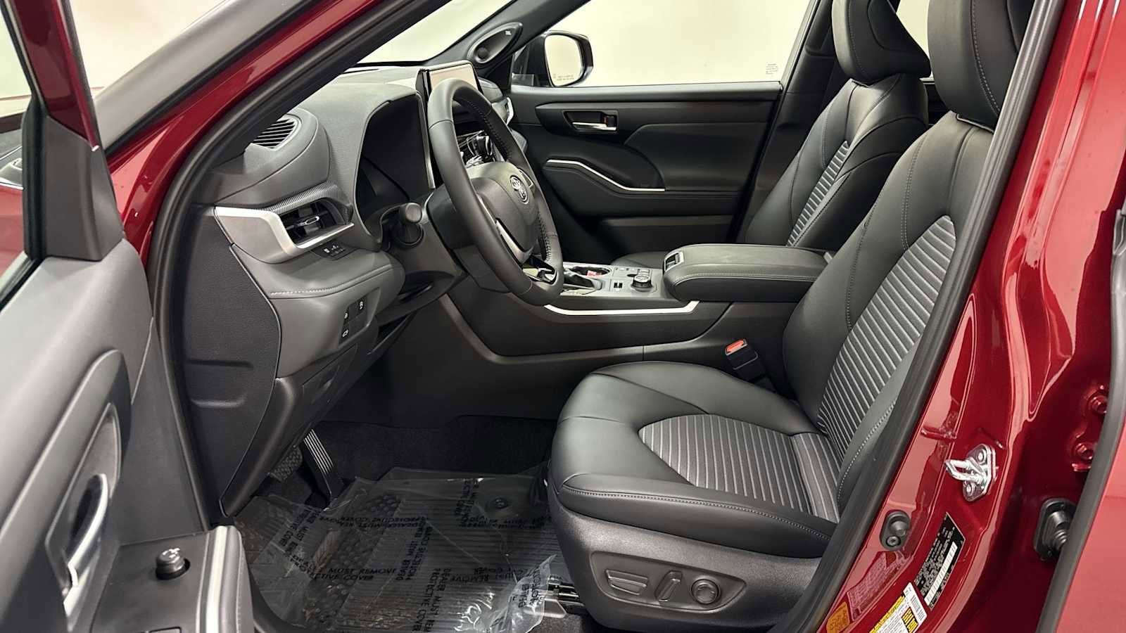 New 2026 Toyota Highlander XSE image 13