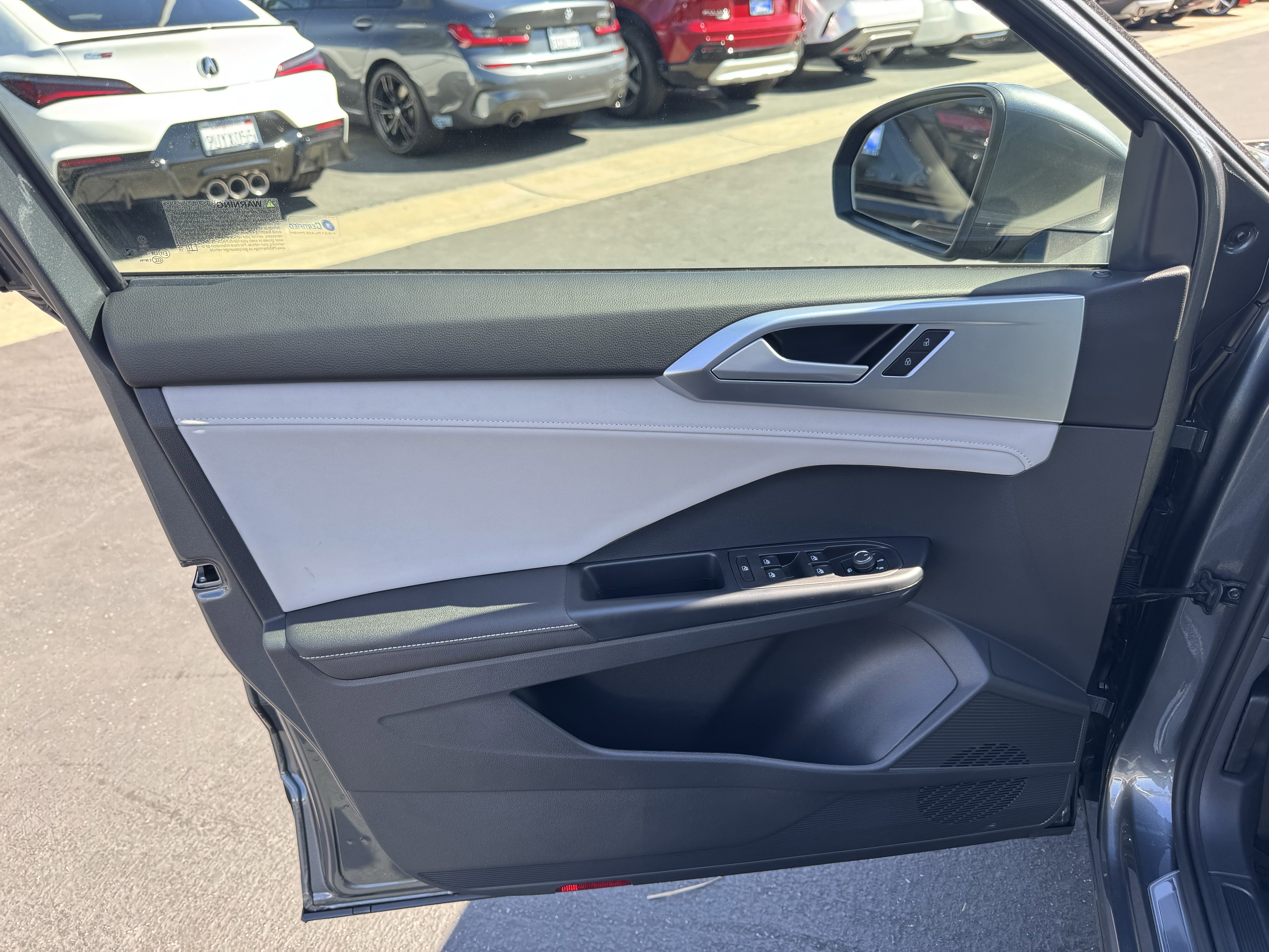 Used 2025 Volkswagen Taos SE image 14