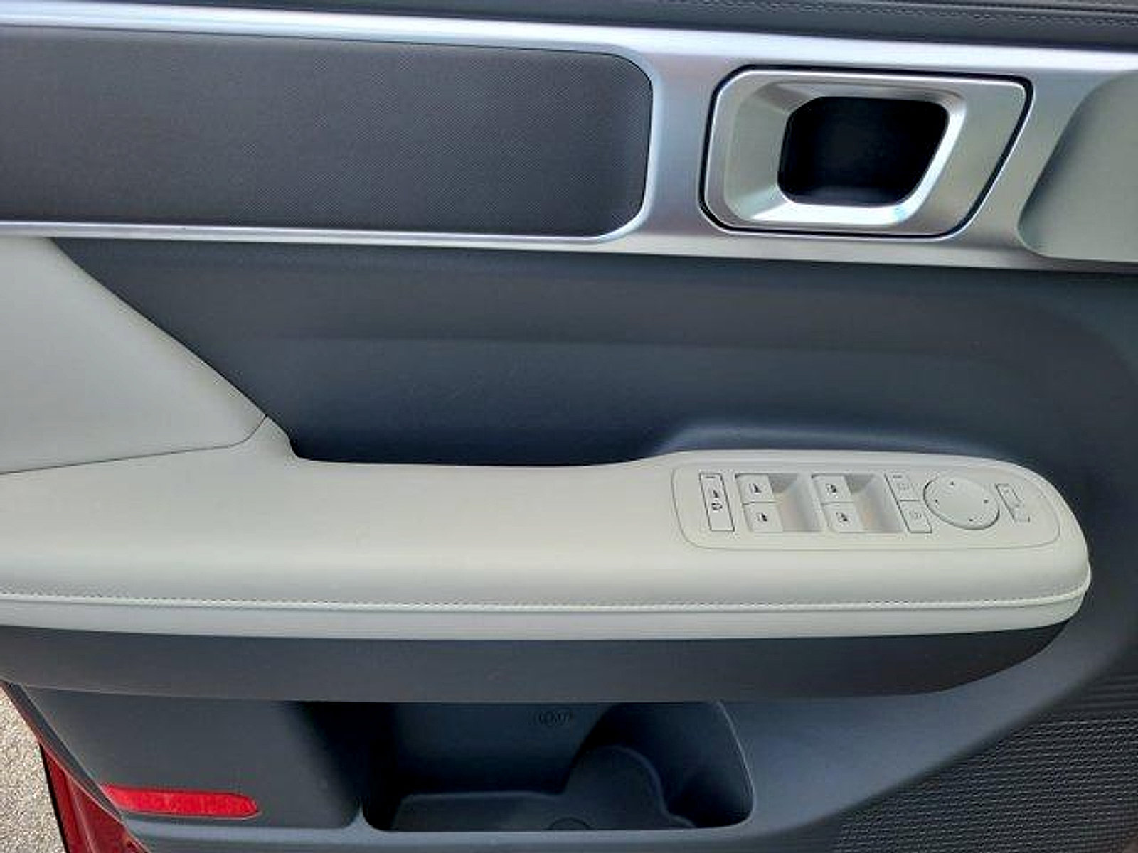 Used 2025 Hyundai Santa Fe SEL FWD image 19