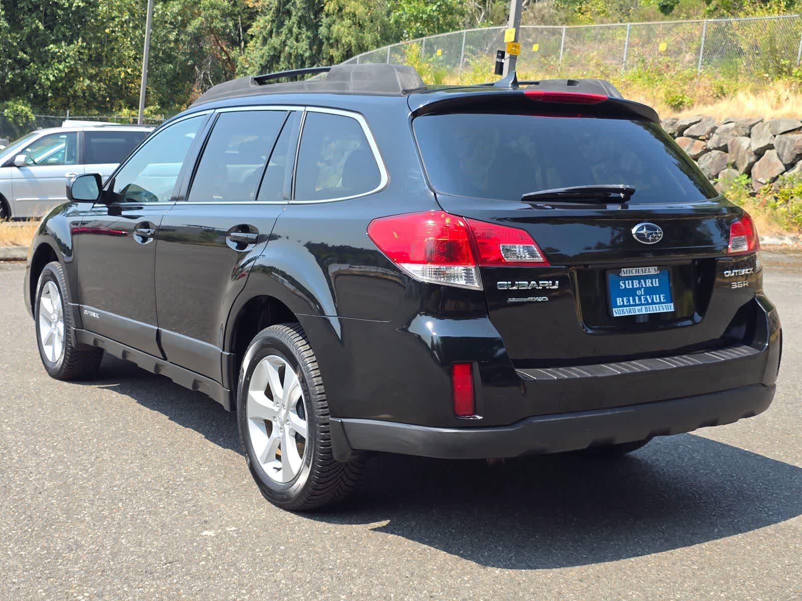 Used 2013 Subaru Outback 3.6R Limited AWD/4WD image 4