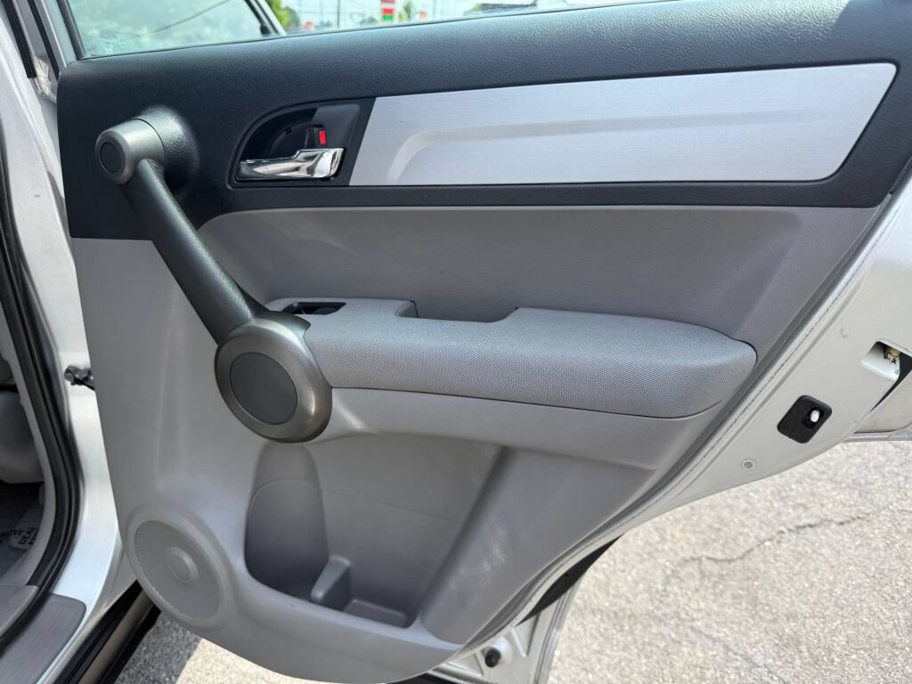 Used 2011 Honda CR-V LX image 19