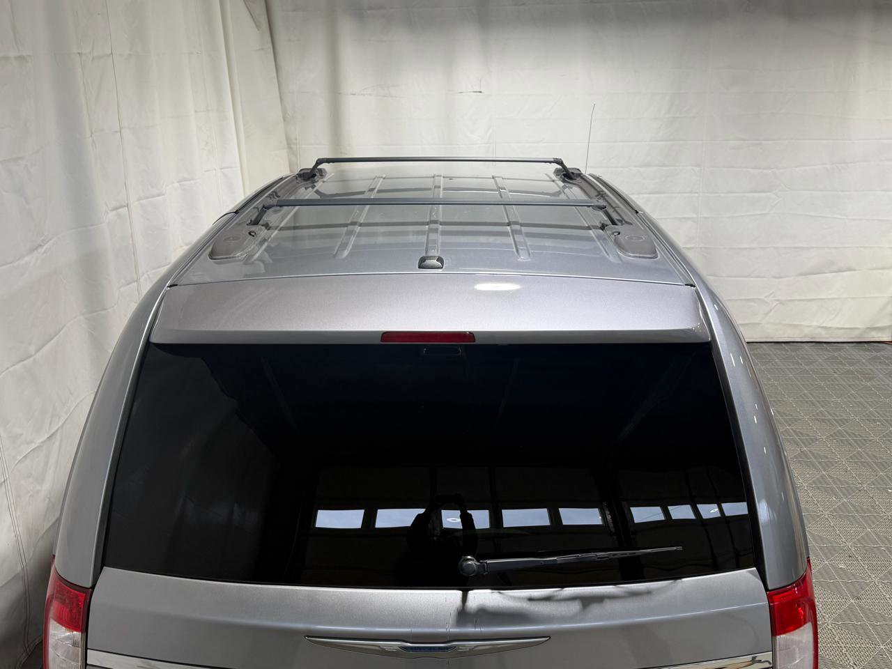 Used 2014 Chrysler Town & Country Touring FWD image 7