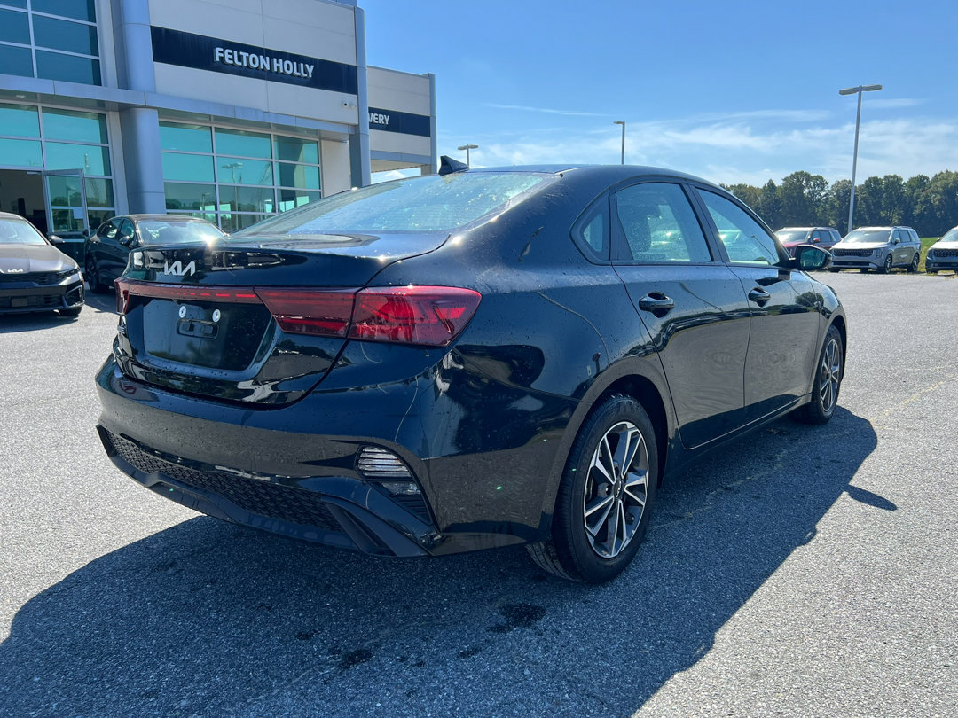 Used 2023 Kia Forte LXS w/ LXS Technology Package image 5
