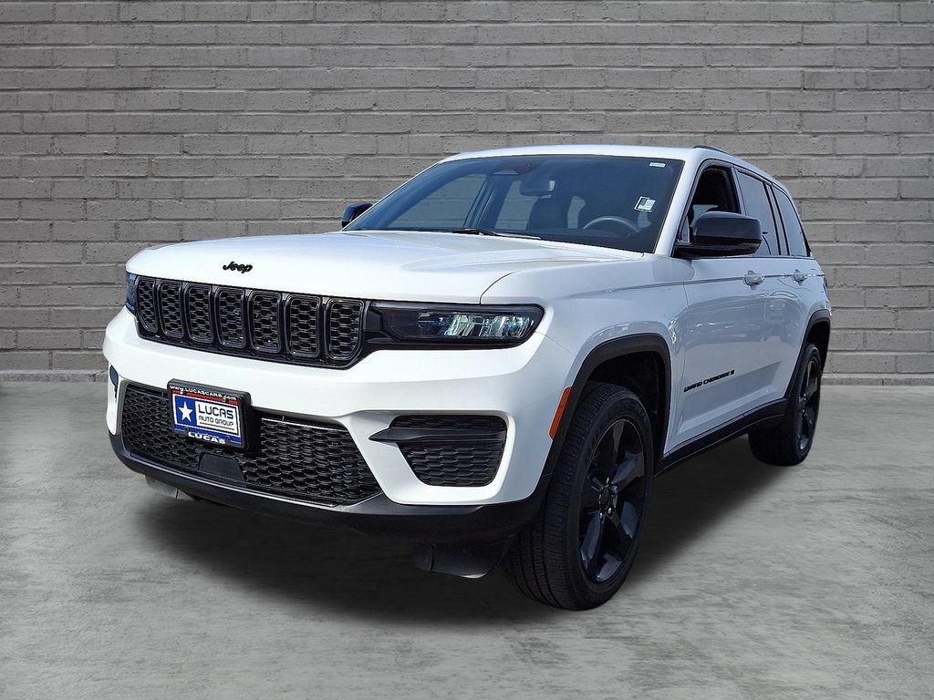 Used 2023 Jeep Grand Cherokee Altitude AWD/4WD image 5