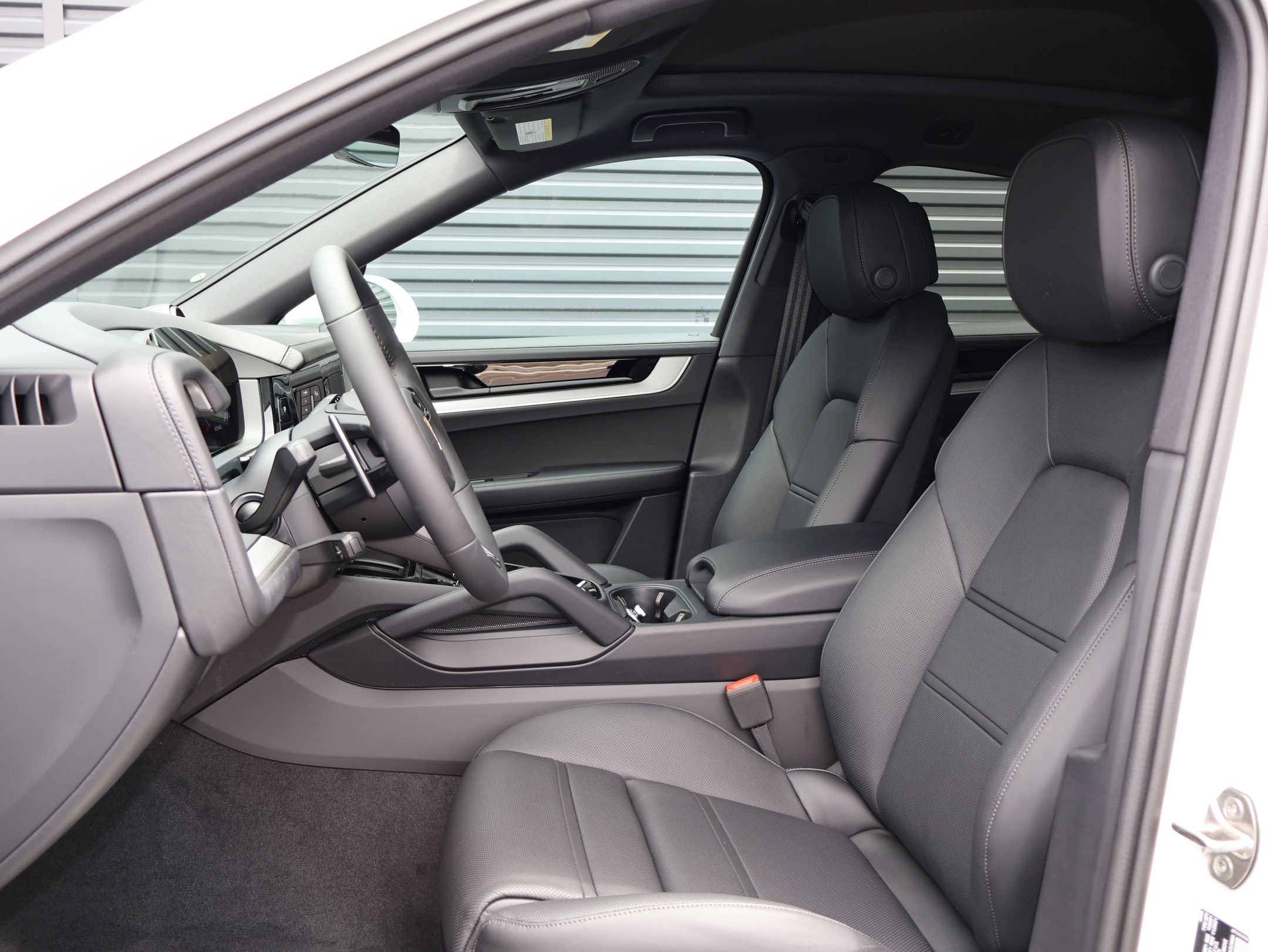 New 2026 Porsche Cayenne Coupe AWD/4WD image 5