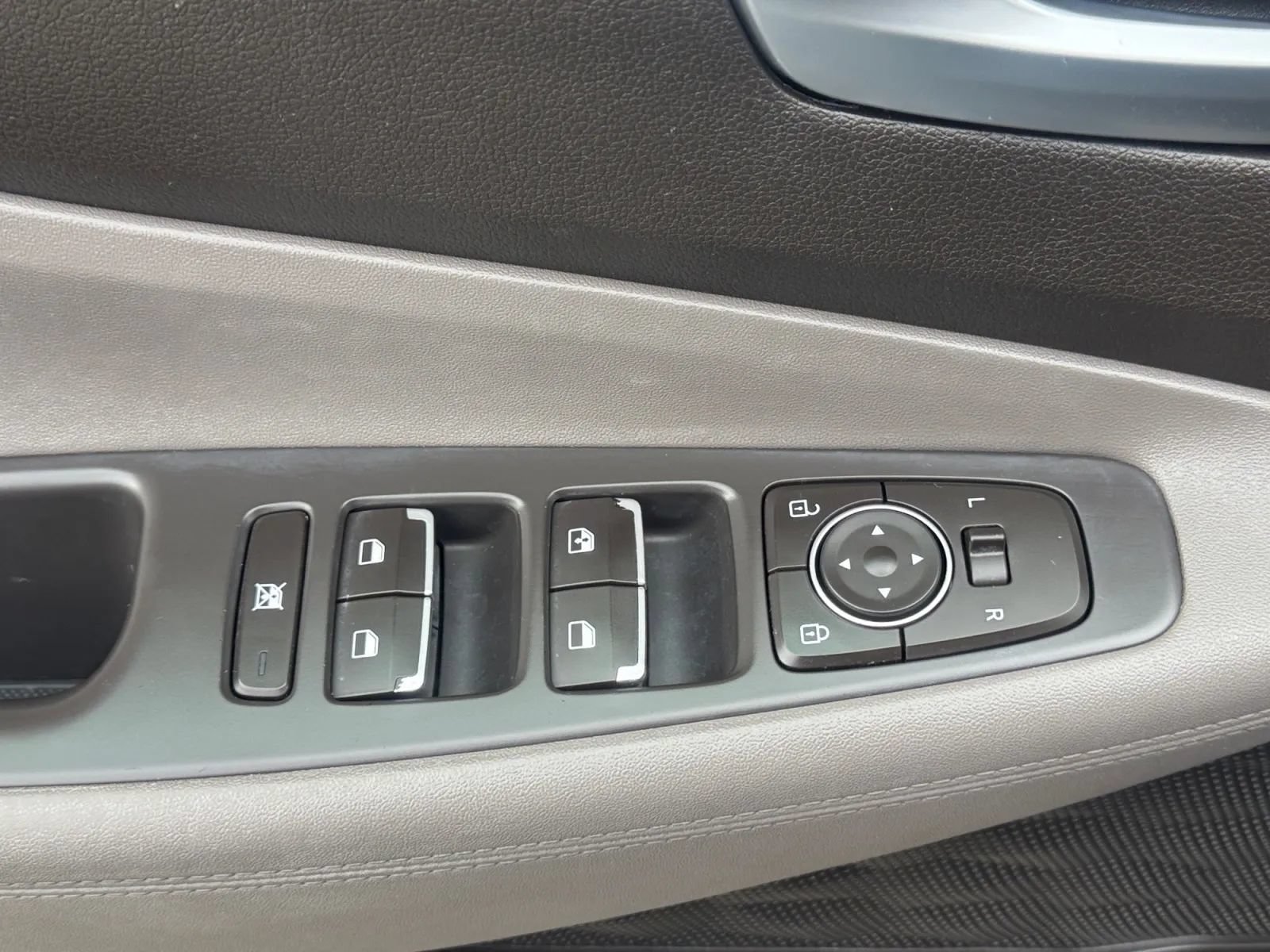Used 2020 Hyundai Santa Fe SE AWD/4WD image 20