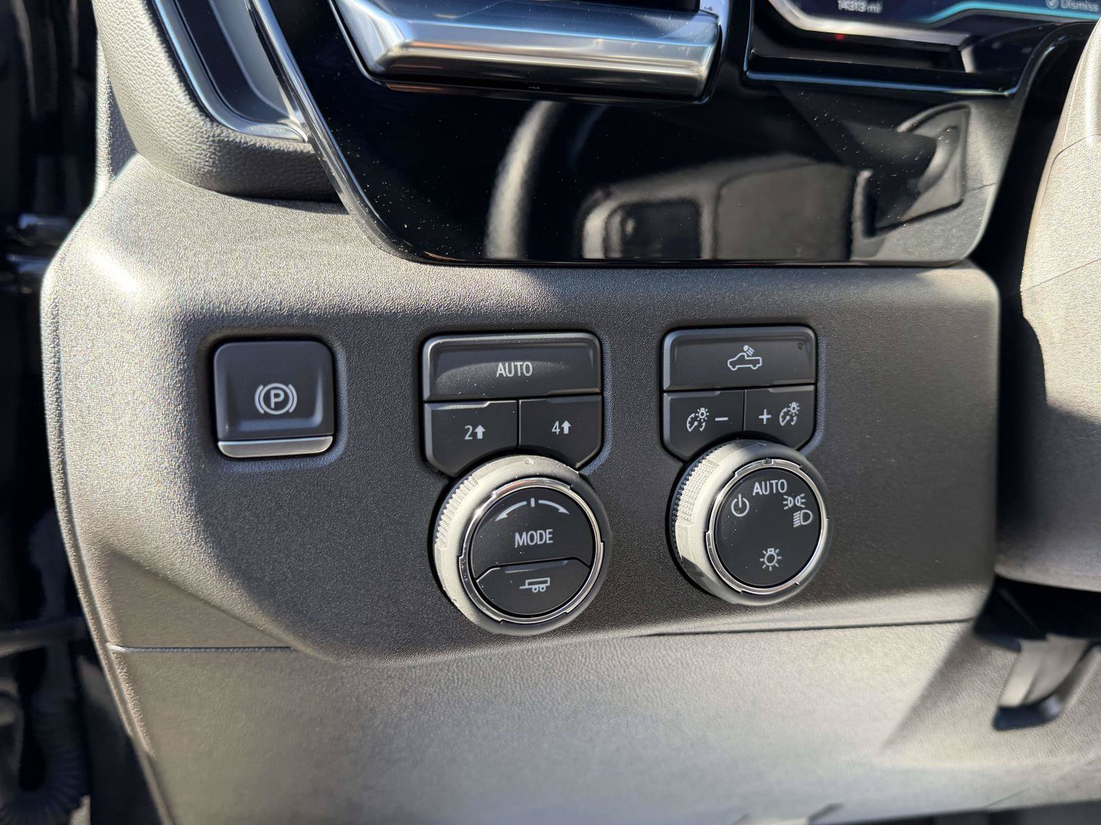 Used 2024 Chevrolet Silverado 1500 LT AWD/4WD image 17