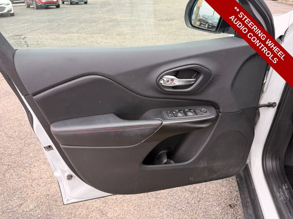 Used 2019 Jeep Cherokee Trailhawk w/ Comfort & Convenience Group AWD/4WD image 14