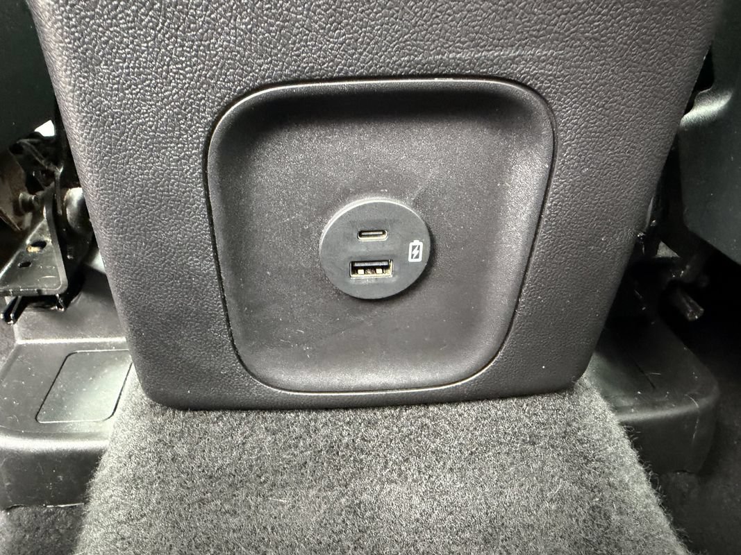 Used 2022 Ford Escape SE w/ SE Sport Appearance Package AWD/4WD image 37