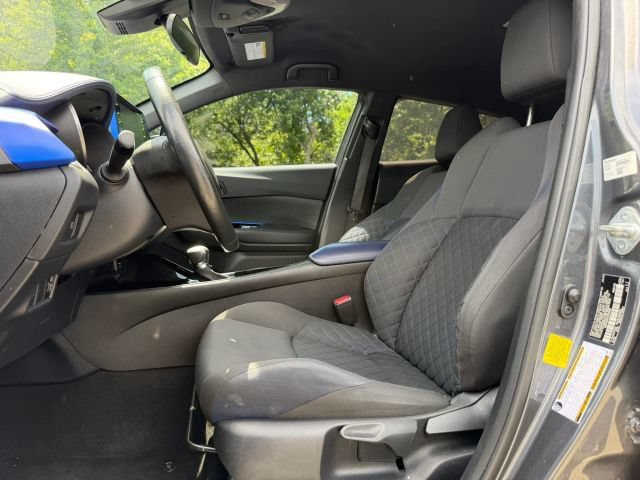 Used 2020 Toyota C-HR XLE FWD image 11